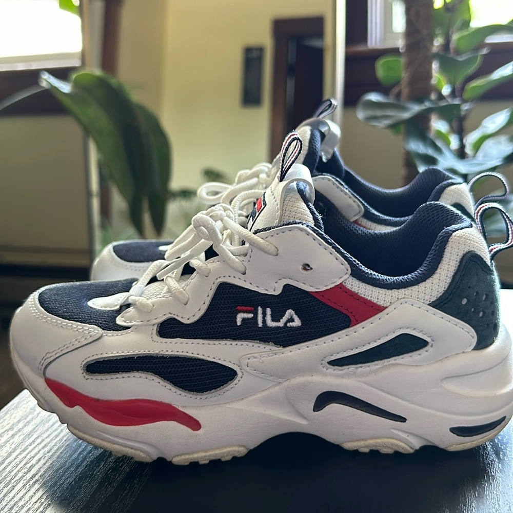 Fila chunky sneakers size 3 kids